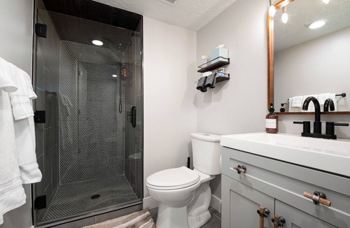 Bountiful House | Modern Ski Retreat, Hot Tub + 15 Min to SLC