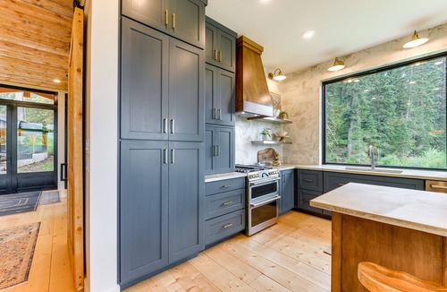 Turnerville Cabin | Modern Turnerville Cabin w/Hot Tub & Scenic Views