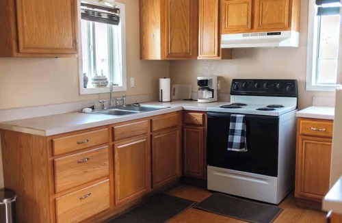 Billings House | Modest 3BR Heights Stay-Pet Friendly