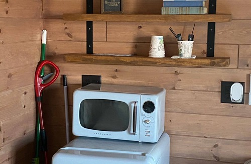 Rigby Cottage | Moonlight Cottage “Howdy” in Idaho Countryside, Sleeps 6