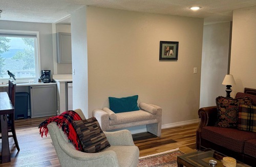 Moose Can Gully House | Moose Can Gully Home, Spacious Single Family 4 Bdrm South Hills