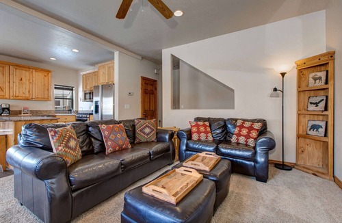 Bear Hollow Village House | Moose Mgmt at Bear Hollow 5478: Pvt HotTub-Garage-Dogs Welcome-On Free Bus Route