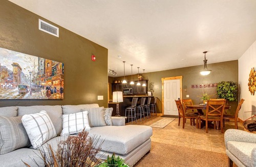 Bear Hollow Village Condo | Moose Mgmt at Bear Hollow 4201 Hot Tub-Shuttle-Deck & Grill-High Speed WiFi-Pool