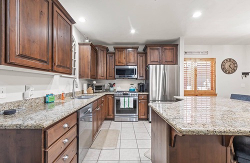 Bear Hollow Village Condo | Moose Mgmt at Bear Hollow 4203 Pool-Grill-Free Shuttle-Parking-Dogs Welcome
