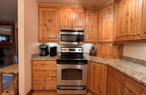 Park City Condo | Moose Ski Condo in Canyons Village of Park City 3-minutes from Slopes & Trails!