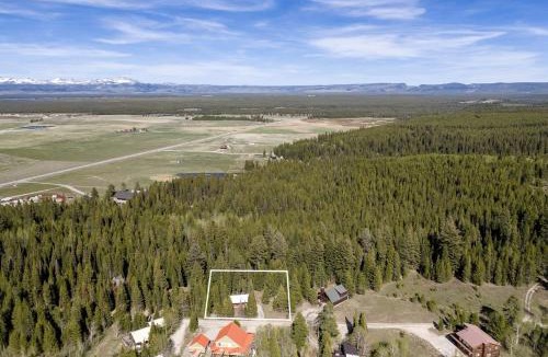 Lazy Acres House | Mountain Cabin Near Yellowstone with Scenic Views, West Yellowstone, Montana