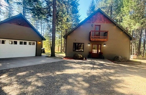 White Salmon Ski Chalet | Mountain Chalet in the Columbia Gorge just minutes from White Salmon River