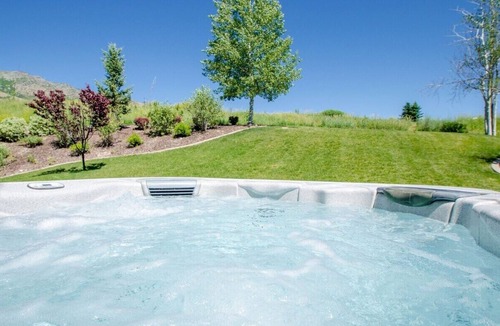 Wolf Creek House | Mountain Lion Outpost: Spacious 4BR townhome in Eden, UT, perfect for family retreats.