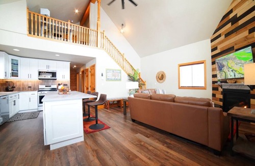 Creekside Meadows House | Mountain Modern Family Home near Grand Targhee - Hot Tub