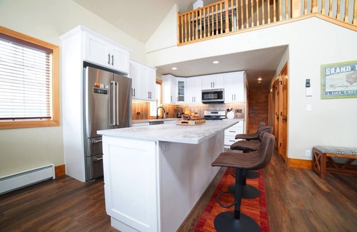 Creekside Meadows House | Mountain Modern Family Home near Grand Targhee - Hot Tub