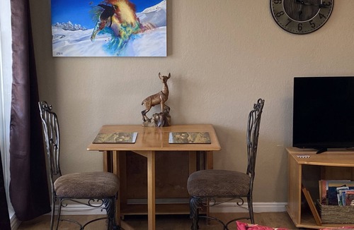 Holladay House | Mtn Quiet Ground Floor, Fast WiFi, Hot tub, Hike Trails, Bike, Vege's, BEST STAY