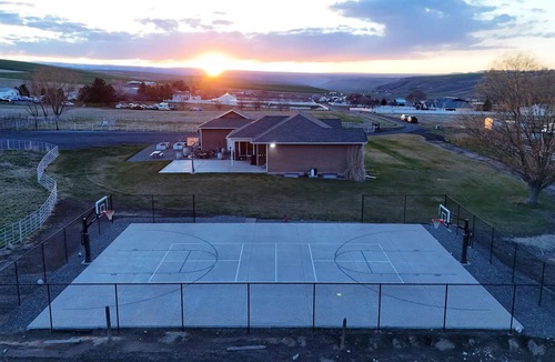 Lewiston House | Multifamily 6 bed 3 bath home with fun for everyone!