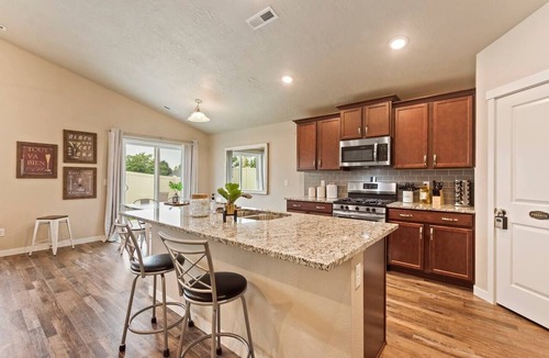 Nampa House | Nampa Family Home | King Bed | 4 Beds | Sleeps 9 | 1-Gig WiFi