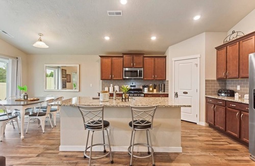 Nampa House | Nampa Family Home | King Bed | 4 Beds | Sleeps 9 | 1-Gig WiFi