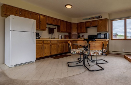 Wapiti Cabin | Neal's Guest House- pet friendly Wapiti Valley