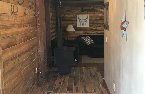 Dubois House | Near Yellowstone, Jackson Hole & Tetons - Sleeps 7