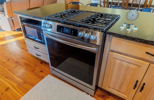 Dubois House | Near Yellowstone Lucky Dog Ranch, 3BR, Sleeps 8, Full Kitchen, Right off the Hwy