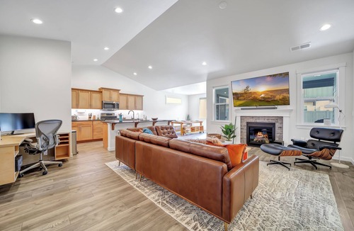 Twin Falls House | New 2 level Twin Falls Home, 2 masters!