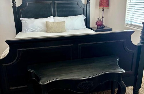 Meridian House | NEW! 3 Private King Suites Walk to The Village