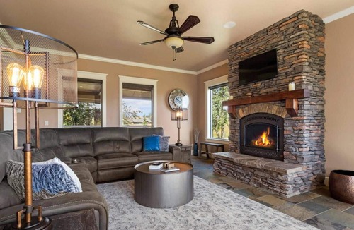 McCall House | NEW! 360° of Mountain View’s! LIFE LONG MEMORIES MADE HERE! Live Large, Breathe Fresh Air, & UNWIND!