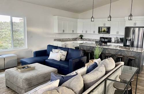 Sweetwater House | New Bear Lake home on golf course, includes private hot tub! IDEAL BEACH ACCESS
