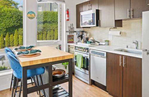 Capitol Hill Apartment | NEW Bright Capitol Hill Condo, Great Location Views