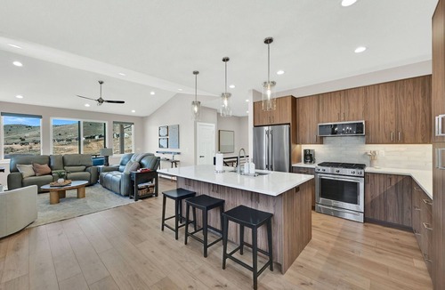 Wolf Creek House | New Build Family Friendly Fire Pit Hot Tub Powder
