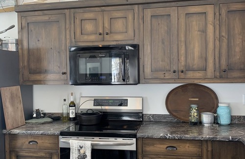 Gardiner Cabin | New cabin 5mins to YNP & hot springs 10acre horse ranch @LittleTrailCreekCabins