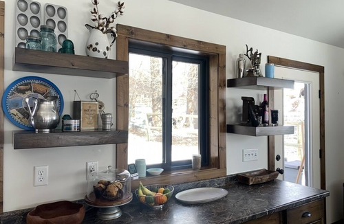 Gardiner Cabin | New cabin 5mins to YNP & hot springs 10acre horse ranch @LittleTrailCreekCabins