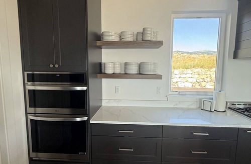 Garden City House | New Custom Home w/6 King Beds Hot Tub -Huge Deck Amazing Lake Views- Sleeps 50