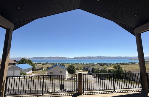 Garden City House | New Custom Home w/6 King Beds Hot Tub -Huge Deck Amazing Lake Views- Sleeps 50