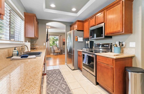 Depot Bench House | NEW! Dog Friendly w/Quaint Back Patio & Corn Hole | > 5 min to BSU | Walk to Coffee & More