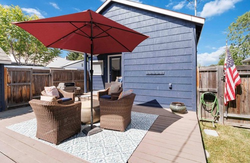 Depot Bench House | NEW! Dog Friendly w/Quaint Back Patio & Corn Hole | > 5 min to BSU | Walk to Coffee & More