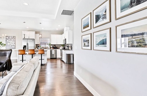 Meridian House | NEW Exquisite Vacation Nest — Spotless, Spacious, Great Central Boise Area