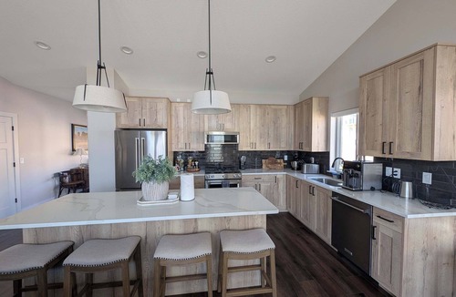 Wolf Creek House | New home & furnishings, 4BR 4Bath, View, Amenities