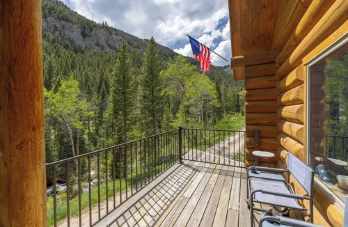 Gallatin Gateway House | New Listing! Ski or Hike. Hot Tub After. +Pets - 20 Secluded Acres