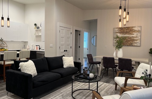 Coeur d'Alene House | New Modern Townhome Downtown Coeur d'Alene minutes to waterfront restaurant shop