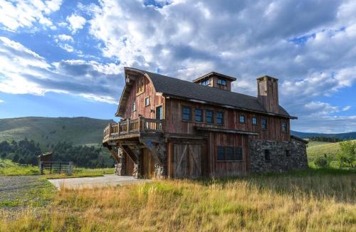 Emigrant House | New Moon Lodge