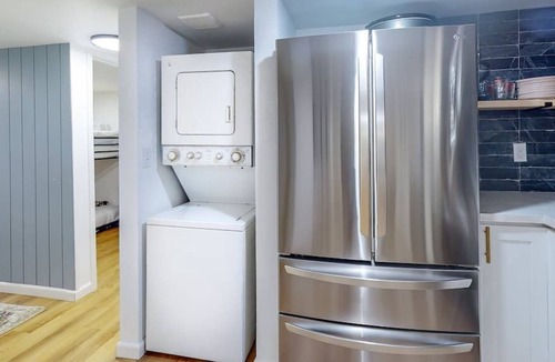 Hilltop Apartment | *NEW* The SWxPNW - A Modern Tacoma 3 Bedroom Apt.