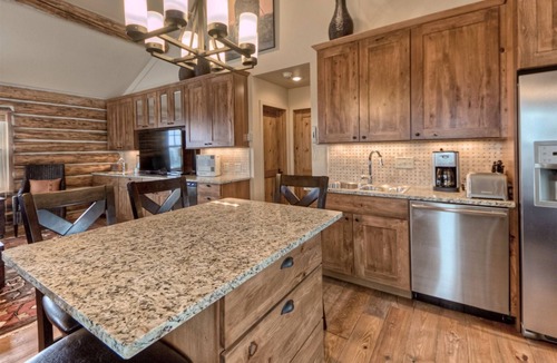 Big Sky Cabin | New to VRBO - Ski-in/Ski-out Cowboy Heaven Cabin, Hot Tub, Amazing Views!