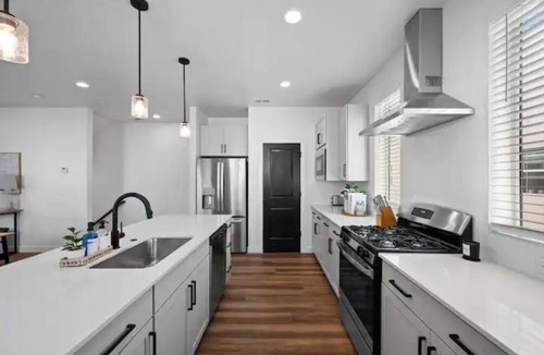 Fairpark Ski Chalet | New Townhome | Downtown SLC | 2 Car Garage