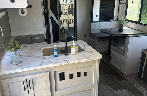 Rexburg RV Rental | Newer camper/RV with AC in charming Rexburg