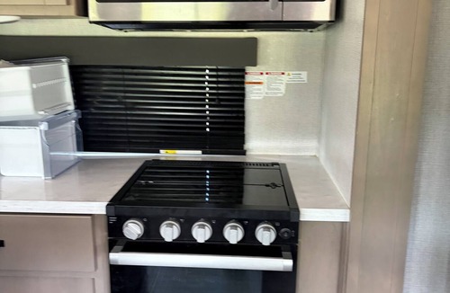 Golconda House | Newer, Recreational RV with tankless water Heater - Long or Short Term Stay