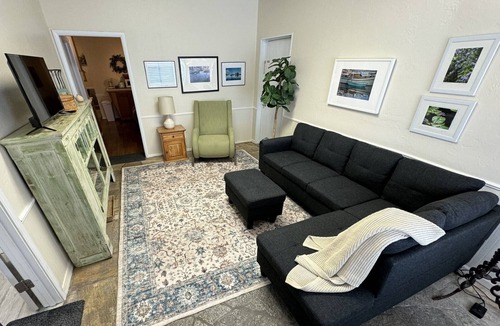 St. Anthony Apartment | Newly redecorated, vintage 2-bedroom apartment with WiFi in Saint Anthony