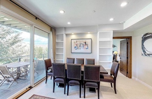 Ketchum Condo | Newly Remodeled, 2nd-Floor Condo w/Free WiFi, Golf & Ski Views, & Wood Fireplace