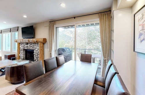 Ketchum Condo | Newly Remodeled, 2nd-Floor Condo w/Free WiFi, Golf & Ski Views, & Wood Fireplace