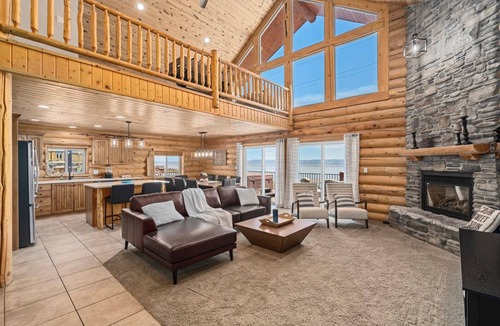 Harbor Village Cabin | Newly Remodeled Bear Lake Lodge. Panoramic Lake Views. 15 Min From Beaver Mtn!