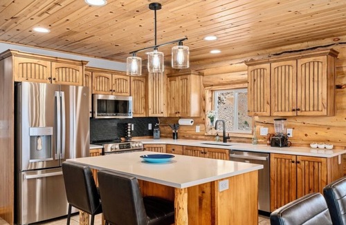 Harbor Village Cabin | Newly Remodeled Bear Lake Lodge. Panoramic Lake Views. 15 Min From Beaver Mtn!