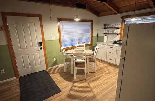 Fort Smith Cabin | Newly Remodeled Bighorn Mountain View Cabin
