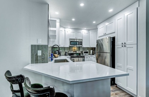 Northwest Bellevue Condo | Newly Remodeled Condo - Quiet & Cozy with a Great Downtown Bellevue Location!